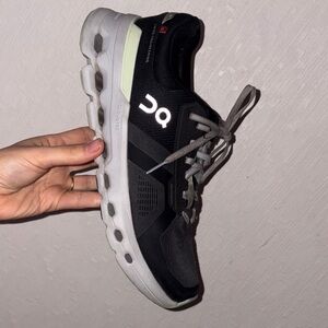 On Cloud Running Cloudtec Black & White Running Shoe women’s 9.5